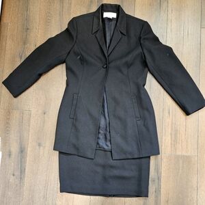 Jones New York Vintage Womens Black 2-piece Suit - Size 8/10